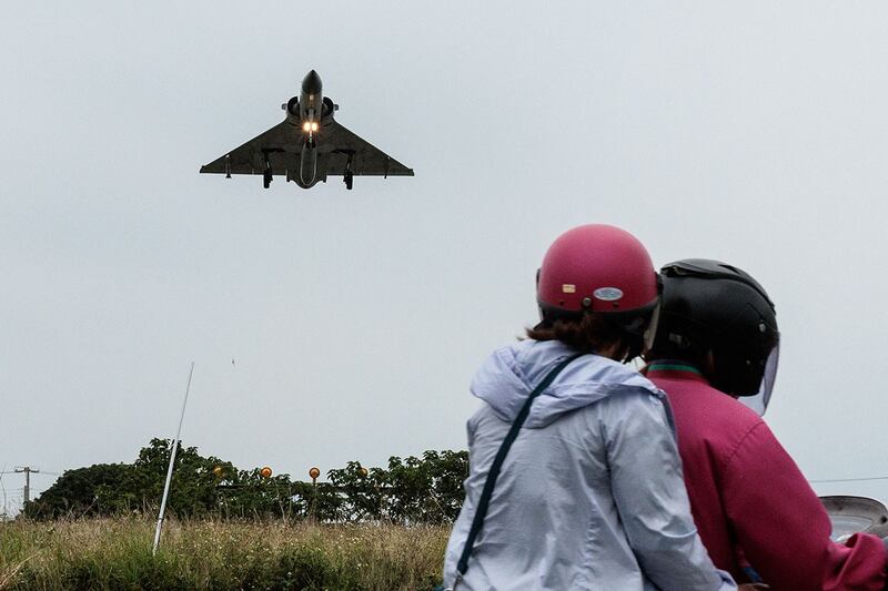 2024年5月23日,台湾空军的一架幻影2000战机准备在新竹基地降落。(法新社)