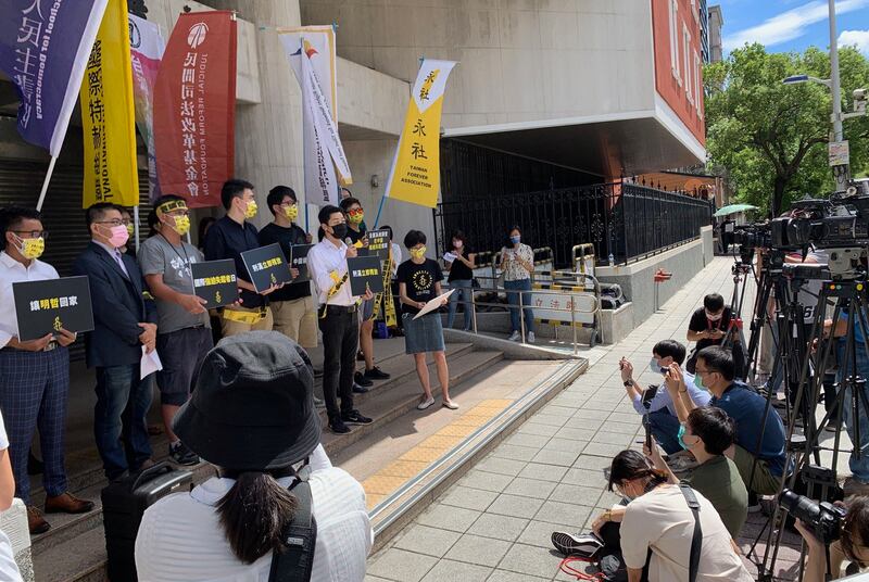 台湾公民团体在“国际强迫失踪者日”召开记者会,要求中国依法在明年四月释放李明哲,也要求台湾政府向对岸交涉,确保如期获释。(记者夏小华摄)